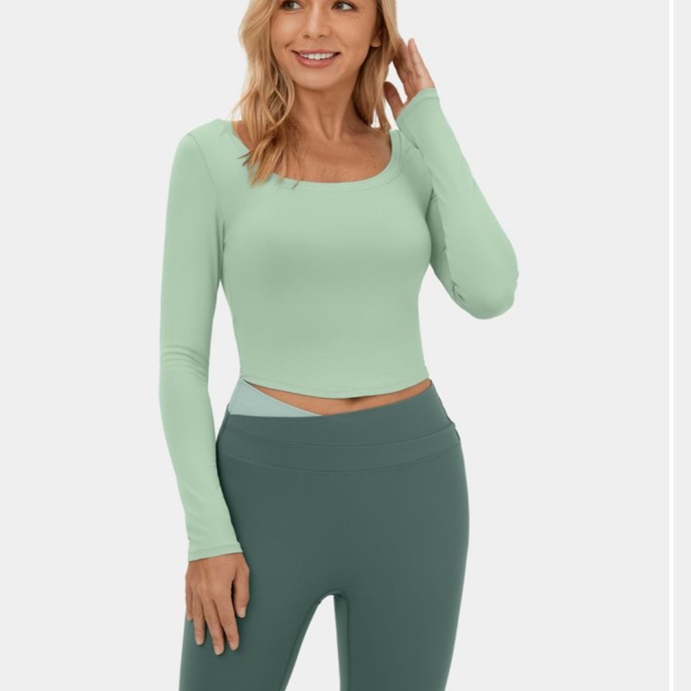 New Halara long sleeve backless sports top